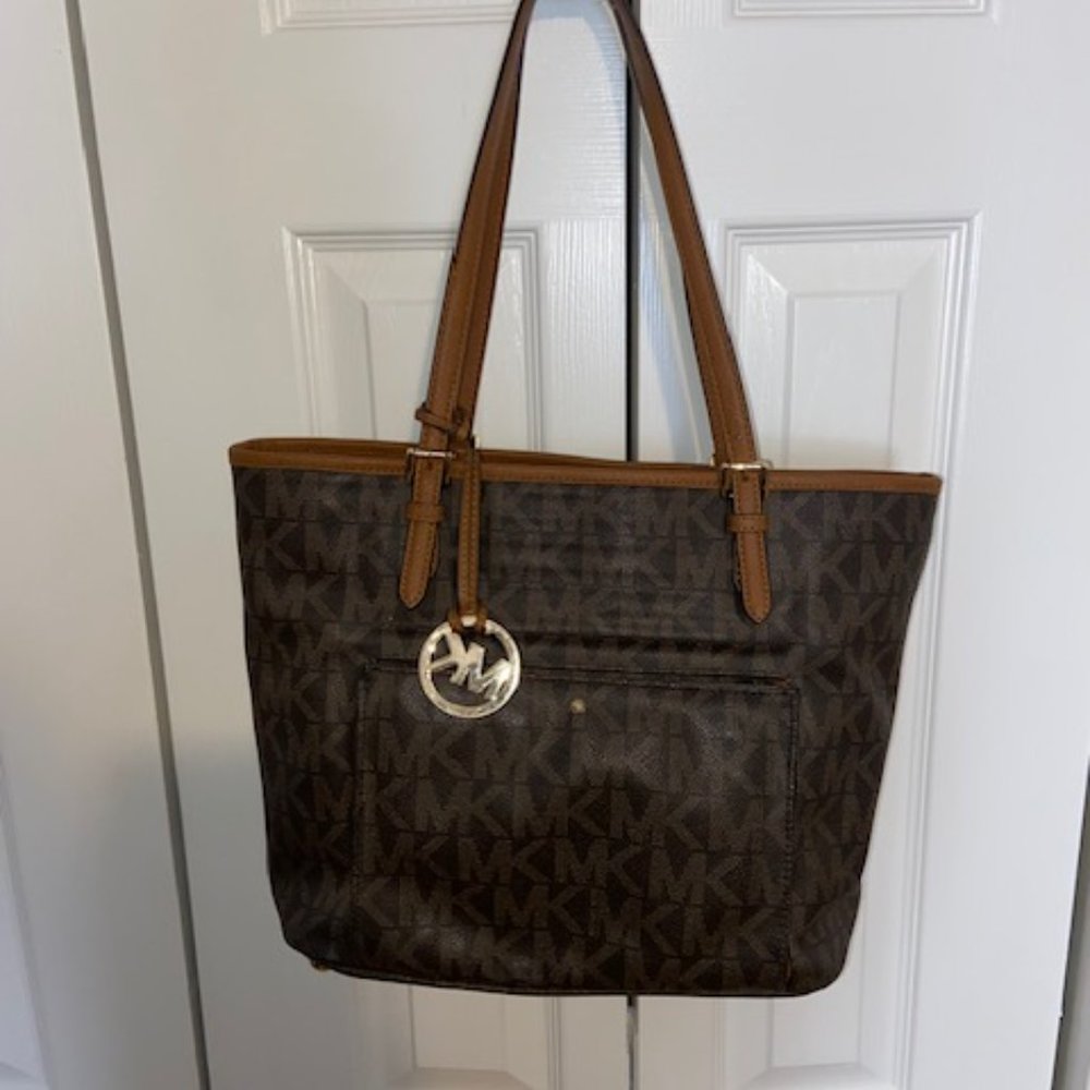 MICHAEL KORS Jet Set Brown MK Signature Zip Tote bag